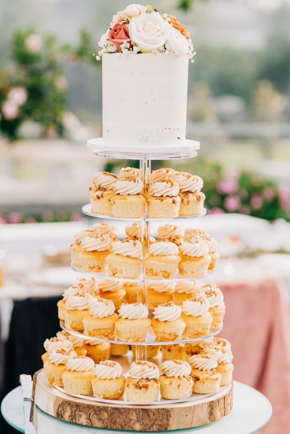 26 Mini Wedding Cakes That Are Beyond Adorable